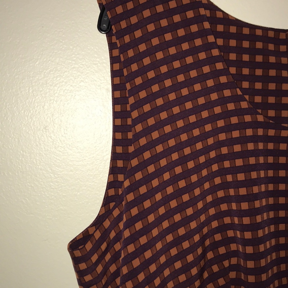 Top - Picture 2 of 5